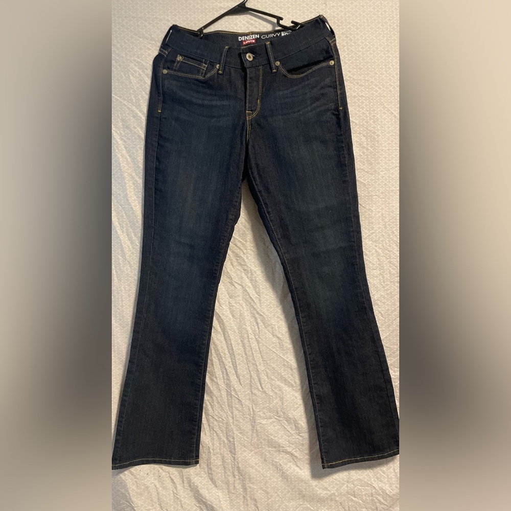 Denizen from Levi’s . Curvy skinny boot. Size 6M.